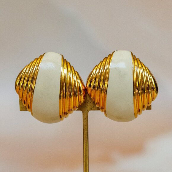 Vintage St. John chunky gold plated white enamel clip on earrings - Picture 1 of 4